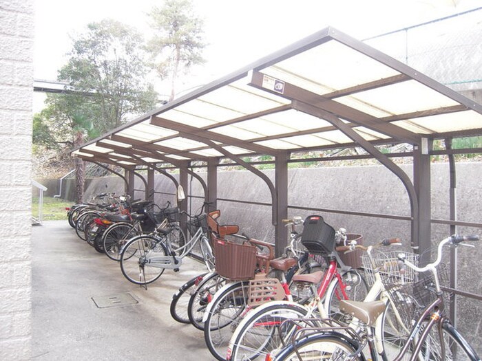 物件外観写真3　(駐輪場)