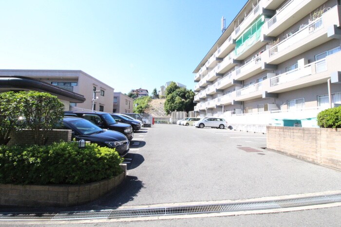 物件外観写真4　(駐車場)