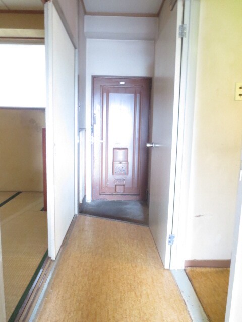 物件内観写真16　(玄関)