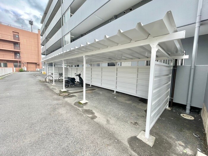 物件外観写真2　(駐輪場)