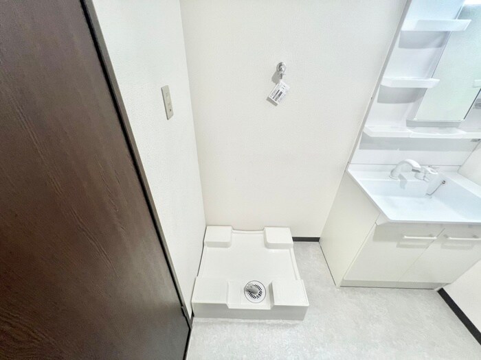 物件内観写真13　(洗濯機置場)