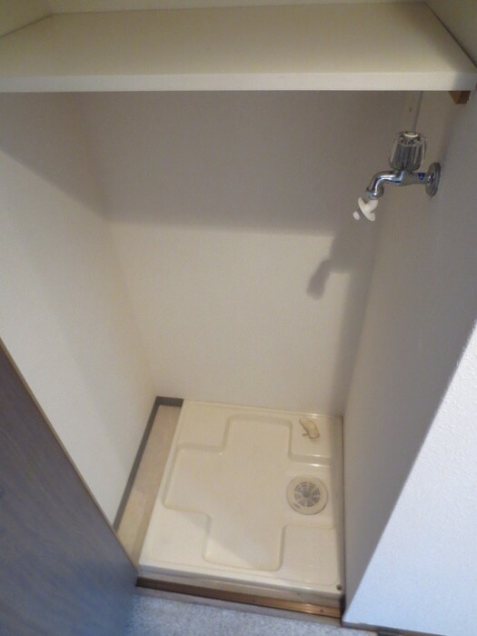 物件内観写真10　(洗濯機置場)