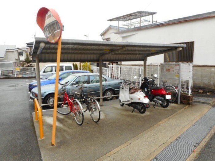 物件外観写真2　(駐輪場)