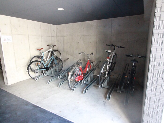 物件外観写真2　(駐輪場)