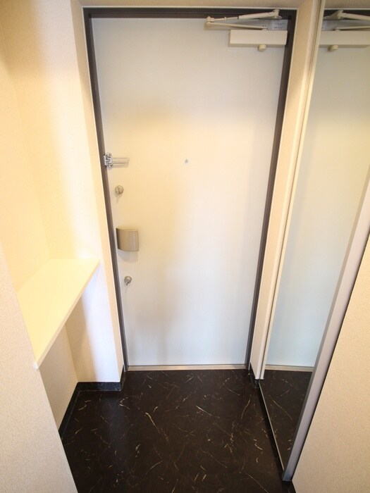 物件内観写真12　(玄関)