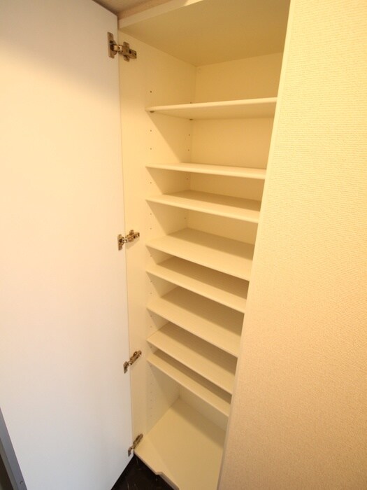 物件内観写真15　(靴箱)