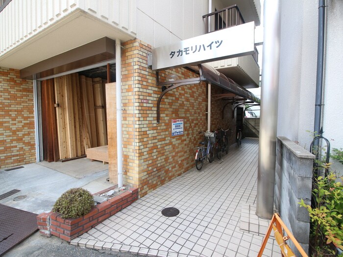 物件外観写真4　(エントランス部分)