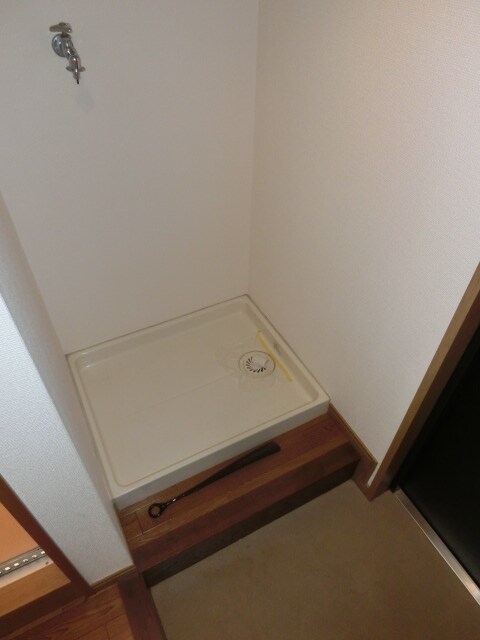 物件内観写真5　(洗濯機置場)