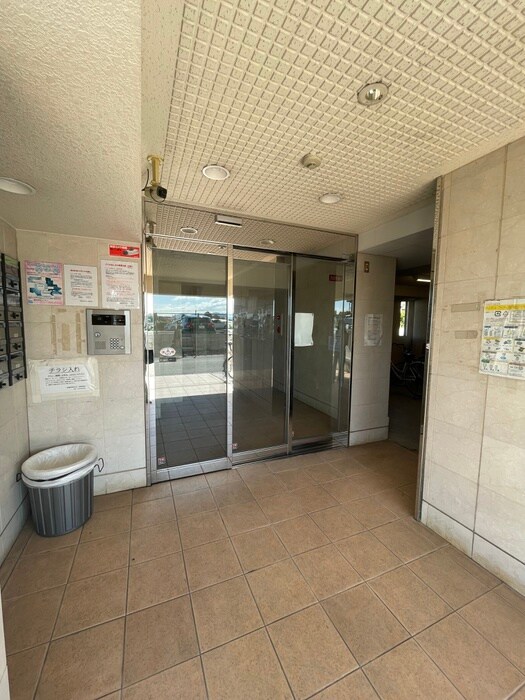物件外観写真4　(エントランス部分)