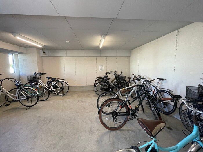 物件外観写真5　(駐輪場)