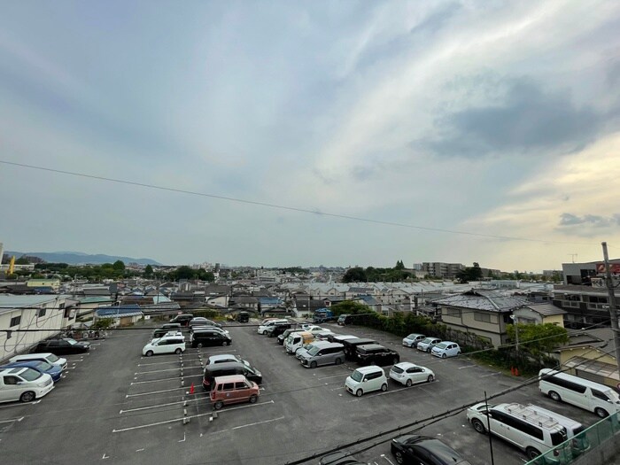 物件内観写真11　(室内からの展望)