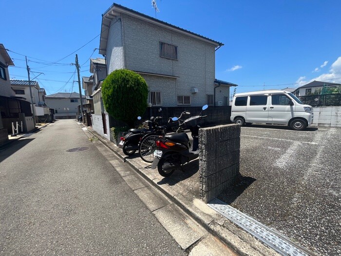 物件外観写真4　(駐輪場)