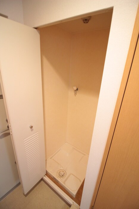 物件内観写真9　(洗濯機置場)