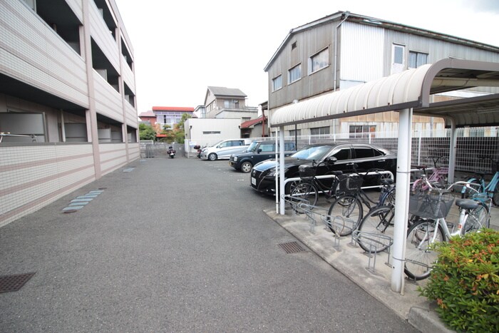 物件外観写真4　(駐車場)
