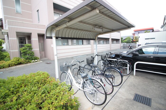 物件外観写真5　(駐輪場)