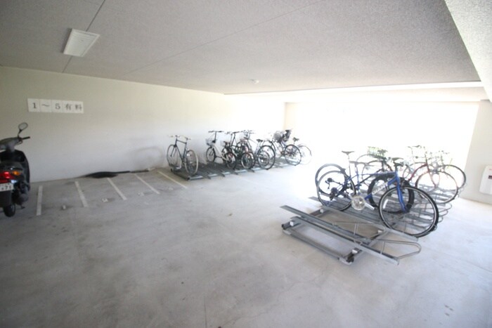 物件外観写真5　(駐輪場)