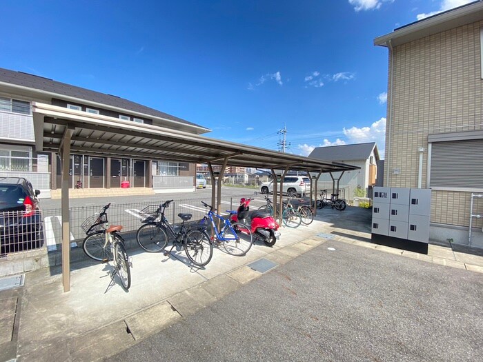 物件外観写真4　(駐輪場)