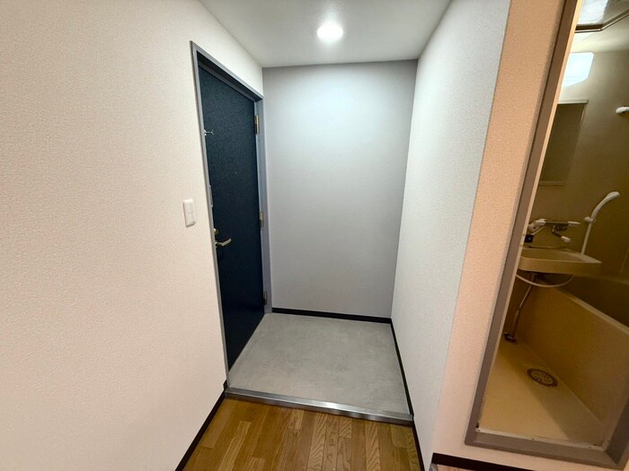 物件内観写真7　(玄関)