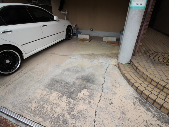 物件外観写真6　(駐車場)