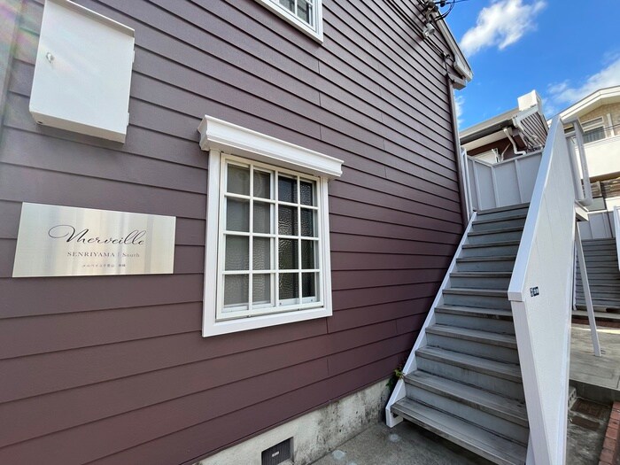 物件外観写真3　(エントランス部分)