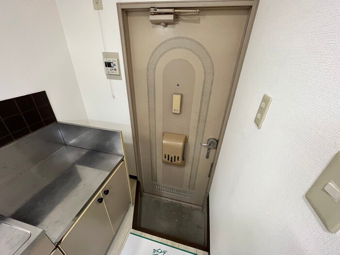 物件内観写真15　(玄関)