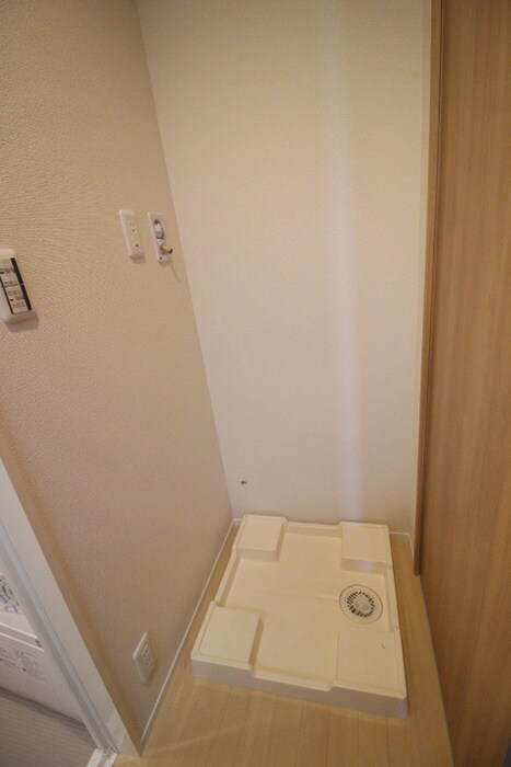 物件内観写真6　(洗濯機置場)