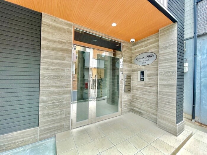 物件外観写真3　(エントランス部分)