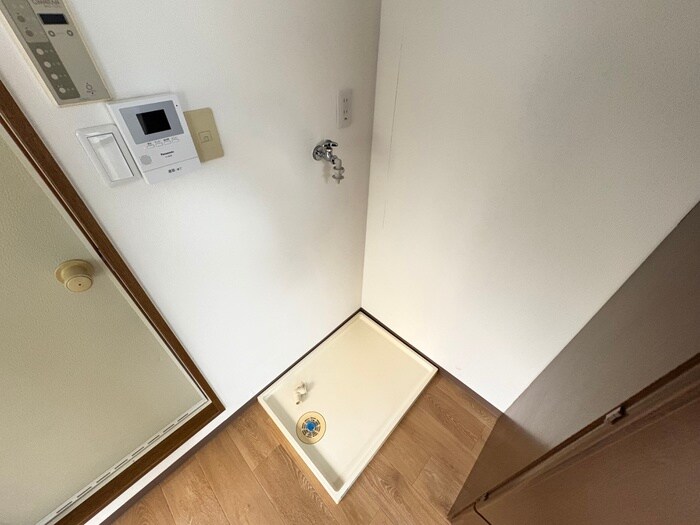 物件内観写真13　(洗濯機置場)