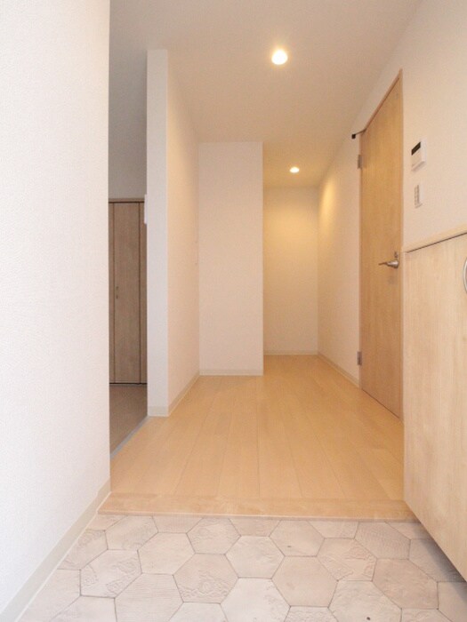 物件内観写真7　(玄関)