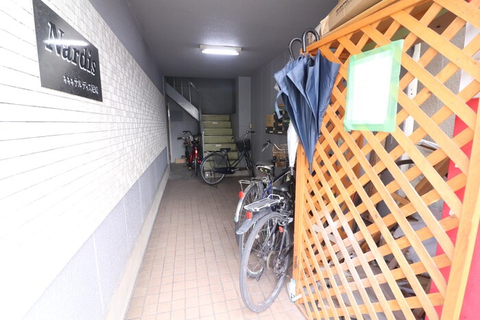 物件外観写真4　(エントランス部分)