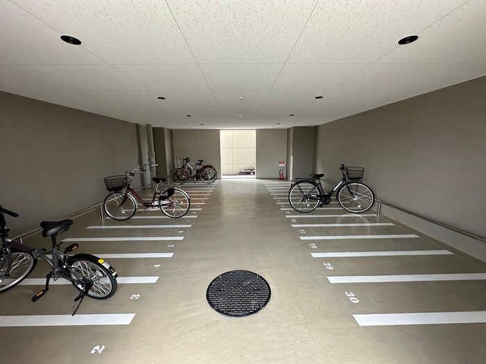 物件外観写真4　(駐輪場)