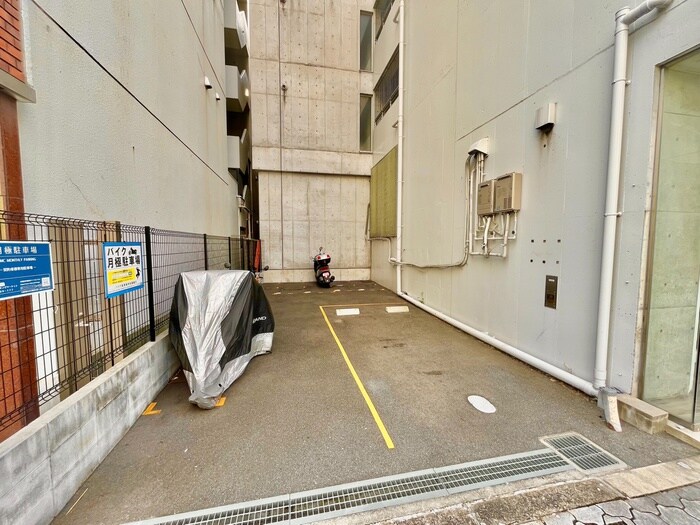 物件外観写真5　(駐車場)