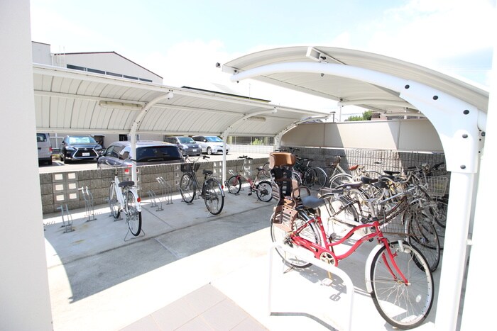 物件外観写真2　(駐輪場)