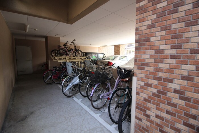 物件外観写真3　(駐輪場)