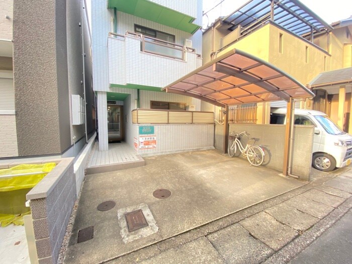 物件外観写真3　(エントランス部分)