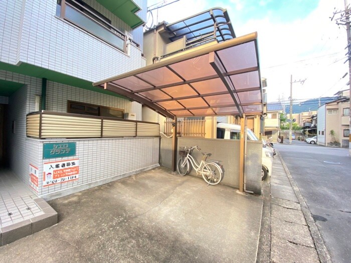 物件外観写真4　(駐輪場)