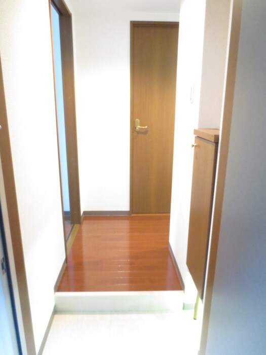 物件内観写真16　(玄関)