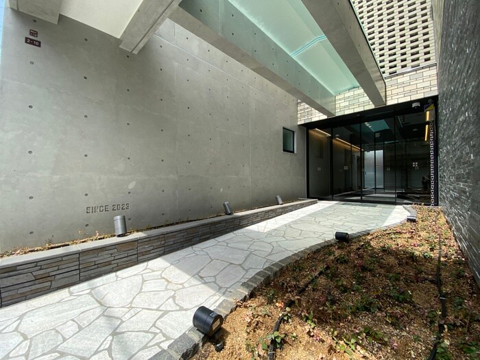 物件外観写真3　(エントランス部分)