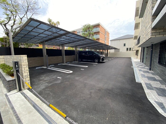 物件外観写真4　(駐車場)