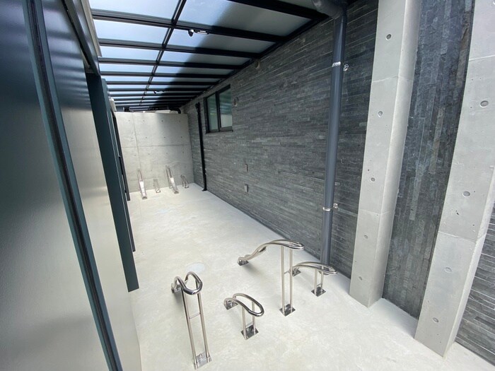 物件外観写真5　(駐輪場)