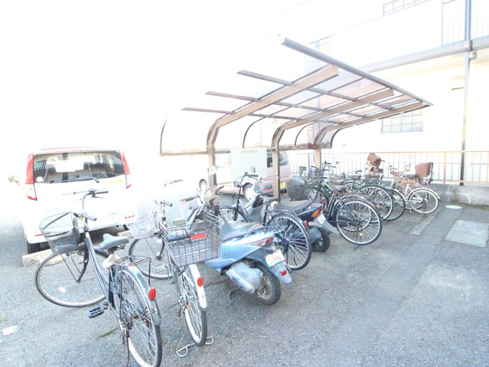 物件外観写真5　(駐輪場)
