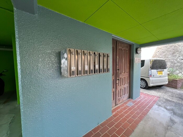 物件外観写真4　(エントランス部分)