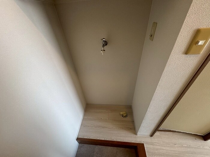 物件内観写真18　(洗濯機置場)