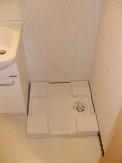 物件内観写真11　(洗濯機置場)