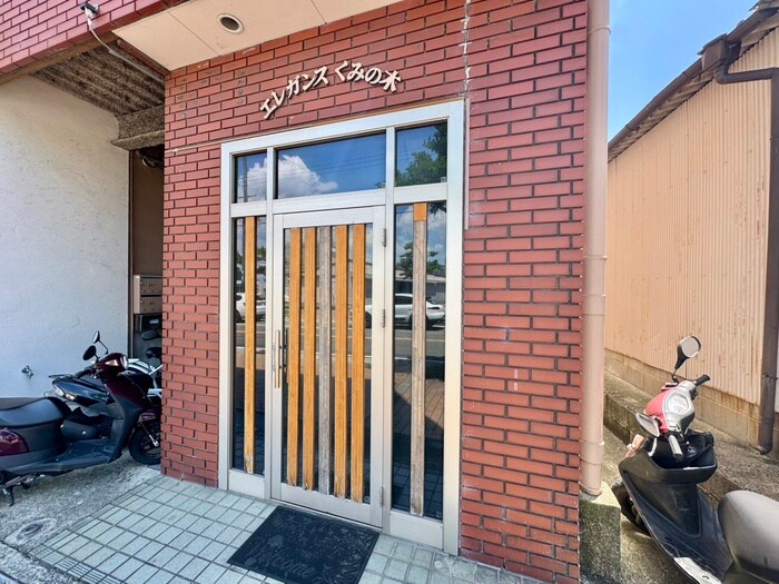 物件外観写真4　(エントランス部分)