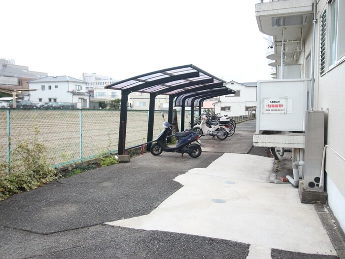 物件外観写真4　(駐輪場)