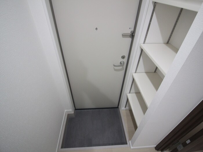物件内観写真13　(玄関)