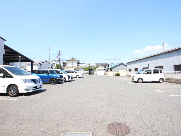 物件外観写真2　(駐車場)