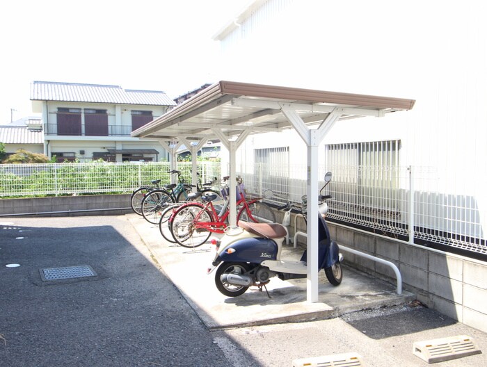 物件外観写真3　(駐輪場)