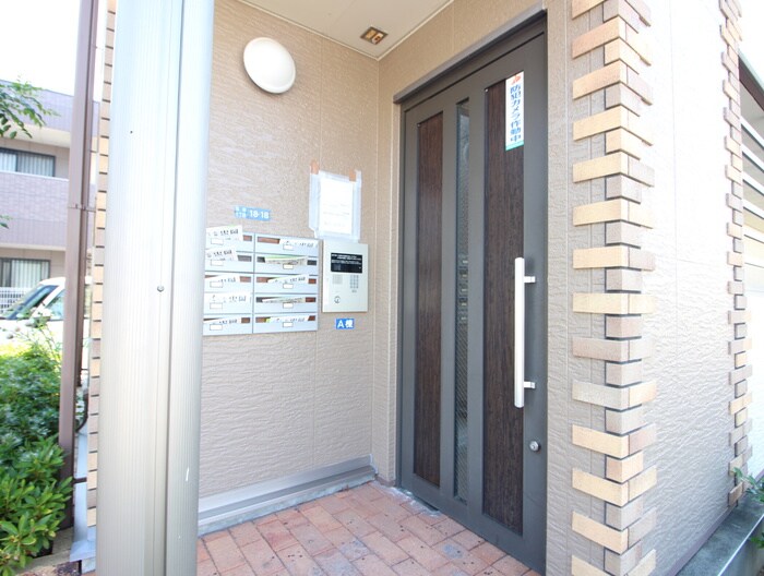 物件外観写真5　(エントランス部分)